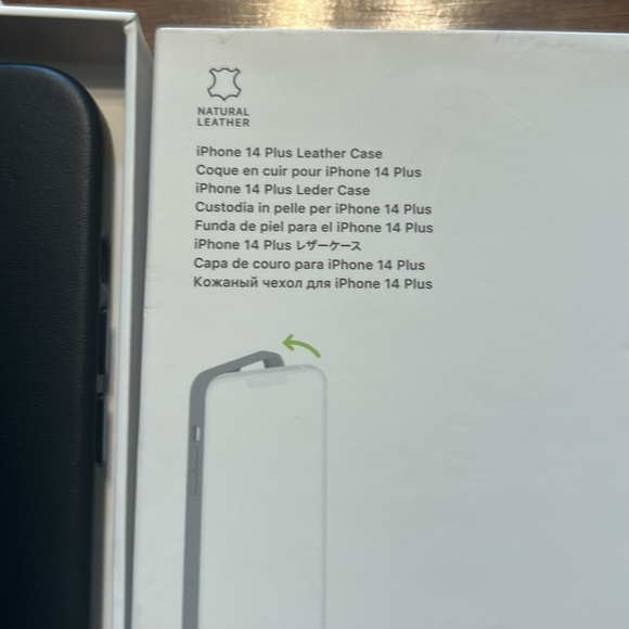 - Apple iPhone 14 Plus Leather Case with MagSafe Midnight NWT - Picture 3 of 4